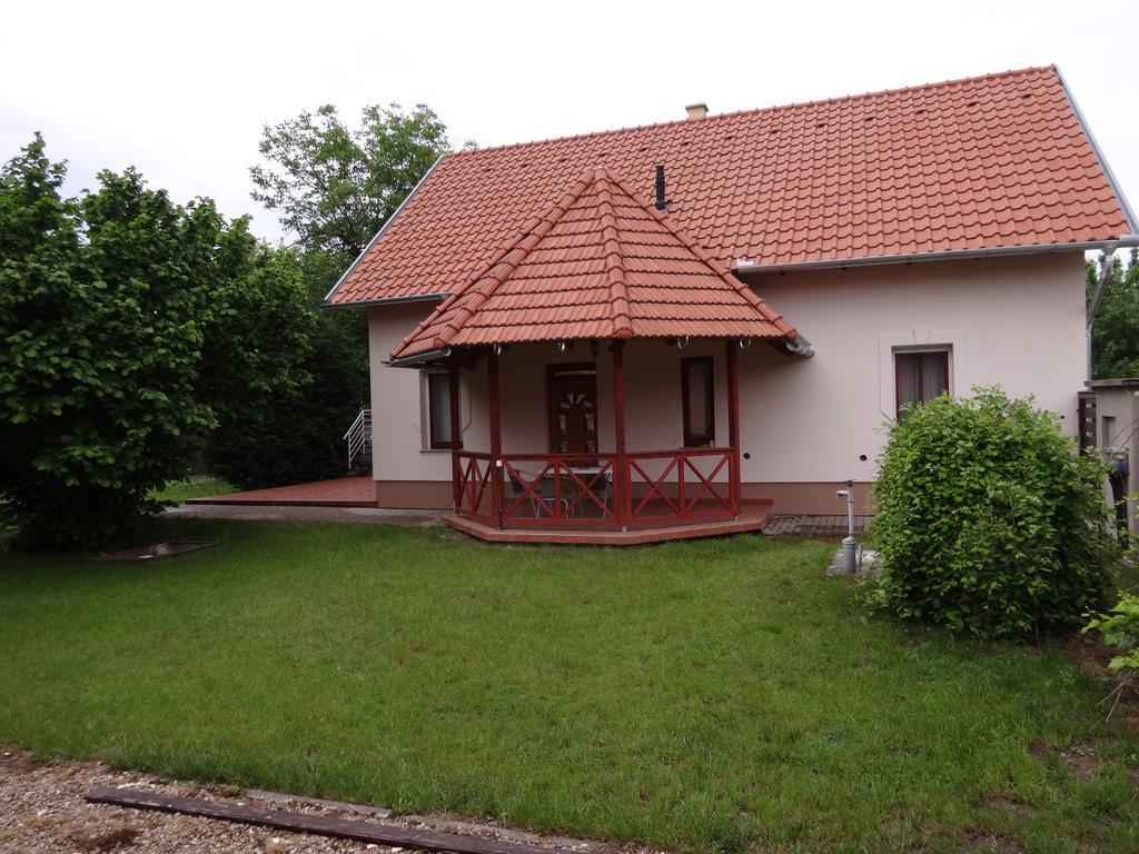 Happy Mammy Bababarat Vendeghaz Feszek Utca Villa Oroshaza Room photo